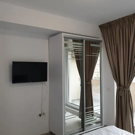 Frumos Apartment *